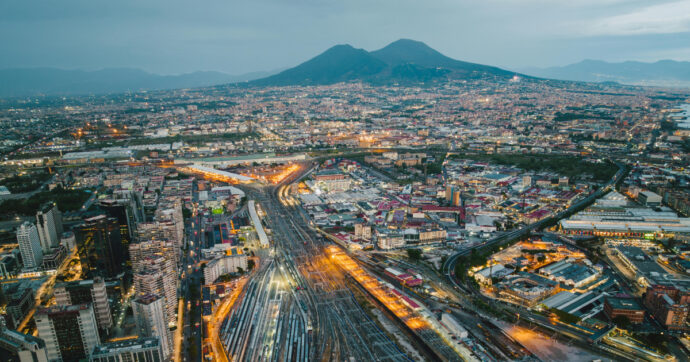 Svimez, l’economia del Mezzogiorno rallenta. Crollo dei salari reali: – 5,7% in cinque anni. Ma il governo taglia