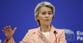 Copertina di Von der Leyen cerca l’ok del Parlamento chiedendo all’Ue di armarsi: “La Russia spende il 9% nella Difesa, noi l’1,9%. Questo è sbagliato”