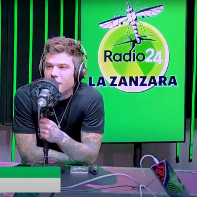 Fedez senza freni: “Vannacci comunicativamente è dieci spanne sopra a Schlein”. Poi l’ironia sulla ex Chiara Ferragni: “Pirelli? Spero mi arrivino delle gomme da neve per Natale”