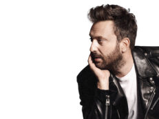 Copertina di Cesare Cremonini: “Trovare il coraggio di amare, sembra banale, ma per me è stato un passaggio dolorosissimo. Elisa è una divinità della musica di cui andiamo orgogliosi. Provo un amore fortissimo per lei”
