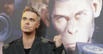 Copertina di Robbie Williams: “Non riuscivo a tenere il mio pene nei pantaloni, e lo sapevo. Sposarmi serviva più o meno ad abbracciare uno stile di vita monogamo”