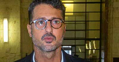 Copertina di Fabrizio Corona in tribunale per bancarotta attacca l’avvocato Minniti (che è anche quello di Fedez) e chiede al pm: “Chiederete una condanna a 5 anni perché ho pagato 5 milioni di tasse?”