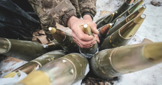 La risoluzione Ue: “Serve ritiro totale di Putin”. Più soldi e missili a Zelensky