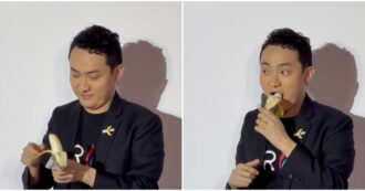 Copertina di Justin Sun mangia la banana da 6.2 milioni di dollari di Maurizio Cattelan: “È davvero buona, molto meglio delle altre in circolazione” – IL VIDEO