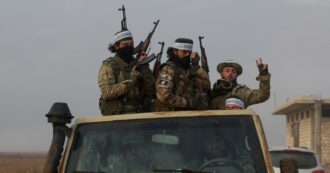 Copertina di Siria, i ribelli filo-turchi ad Aleppo: Assad risponde con le bombe