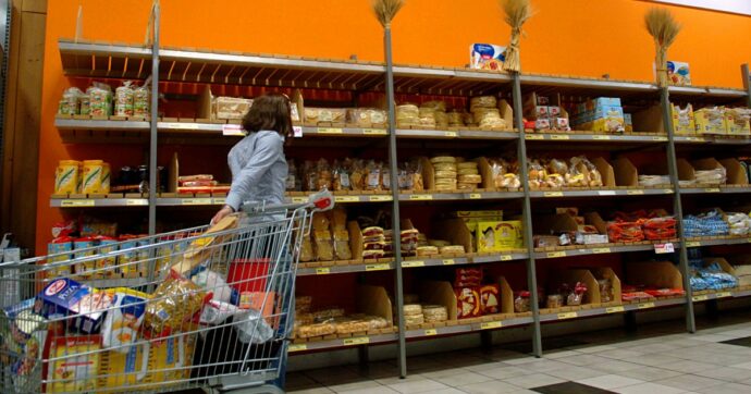 A novembre l’inflazione rialza la testa: +1,4% anno su anno, rincarano i beni alimentari. “Il Natale rischia di essere un salasso”