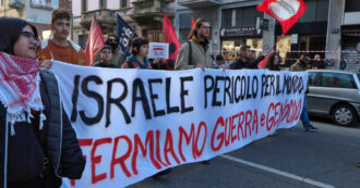 Copertina di Corteo pro Palestina a Milano, cori contro Meloni e Crosetto: “Servi della Nato e del sionismo” – Video