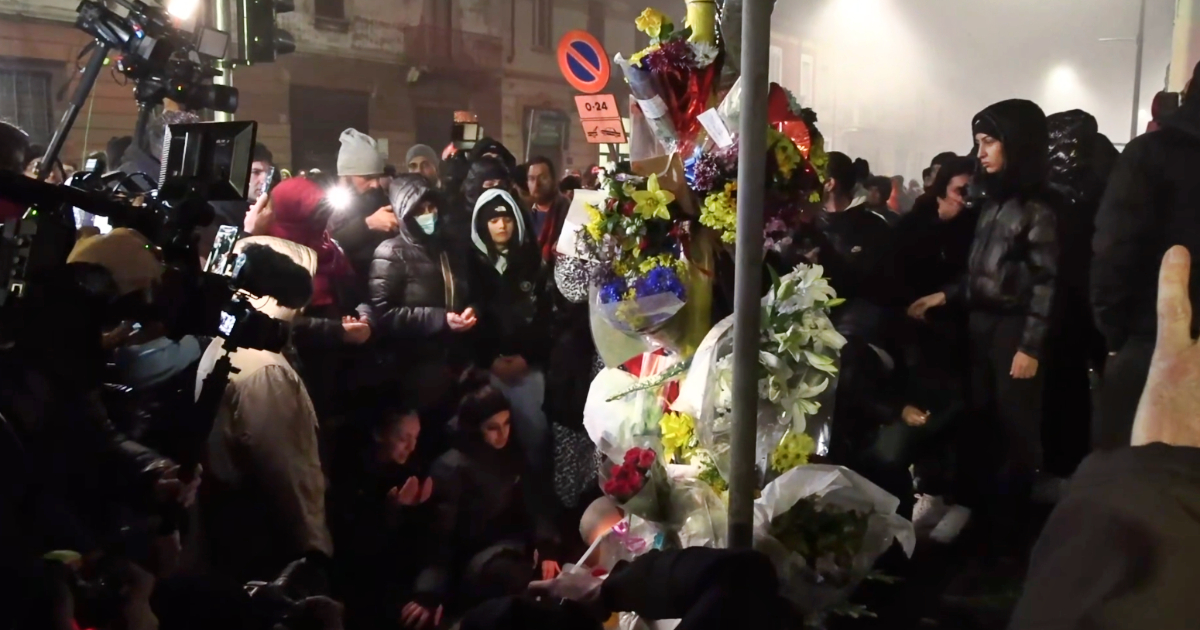 Fiaccolata per Ramy Elgaml nel quartiere Corvetto: “Dove sono le istituzioni?”. E le persone urlano “giustizia” – Video