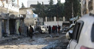 Copertina di Siria, la diretta – “Assad a Damasco, ha visto Putin”. Colpito collegio francescano di Aleppo. Mosca silura il capo delle forze nel Paese