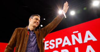 Copertina di Pedro Sánchez rieletto segretario dei socialisti spagnoli: “Inseriremo in Costituzione aborto, matrimonio omosessuale e salario minimo”