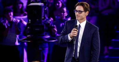 Copertina di Pier Silvio Berlusconi ha comprato ‘casa Vianello’ per 1,45 milioni: il motivo? Ragioni di affetto per la coppia ma non solo