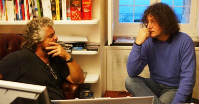 Beppe Grillo: “Ho un delicato messaggio da annunciare. Collegatevi martedì”. E posta una foto con Casaleggio