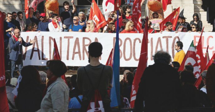 Tredicesima amara per il personale scolastico, dopo il “pacco di Natale” del 2023 che l’aveva gonfiata