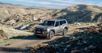 Copertina di Toyota Land Cruiser, la storia del fuoristrada. Debutta la nuova generazione – FOTO