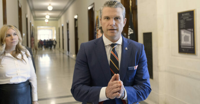 Nuove accuse contro Hegseth, nominato da Trump per la Difesa: “notti brave”, abusi, cori razzisti e fondi spesi in “feste ambigue”