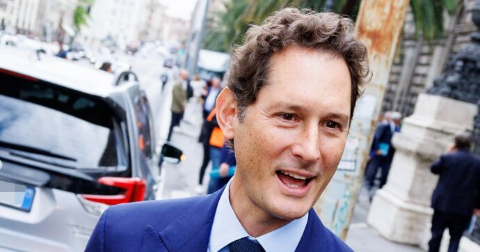 Il governo spera che Elkann guardi all’Italia e ‘svela’ lo stappo finale tra Tavares e Stellantis: “L’azienda ora allineata sul rivedere l’elettrico”