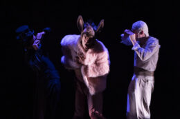 Copertina di La crisi del patriarcato senza più certezze e la ribellione dei giovani: il nuovo Sogno di una notte di mezza estate di Shakespeare al Teatro Studio Melato