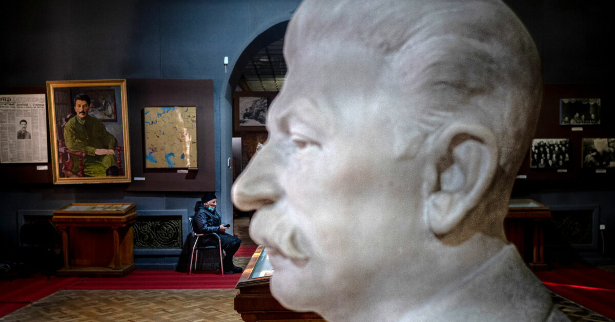 Georgia, a Gori fra i nostalgici di Stalin: “Era un santo, mandato direttamente da dio”