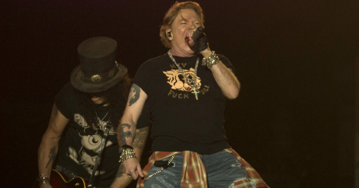 Axl Rose dei Guns N’ Roses accusato di violenza sessuale: “Nego tutto e ho trovato un accordo economico con chi mi ha denunciato per chiuderla qui”