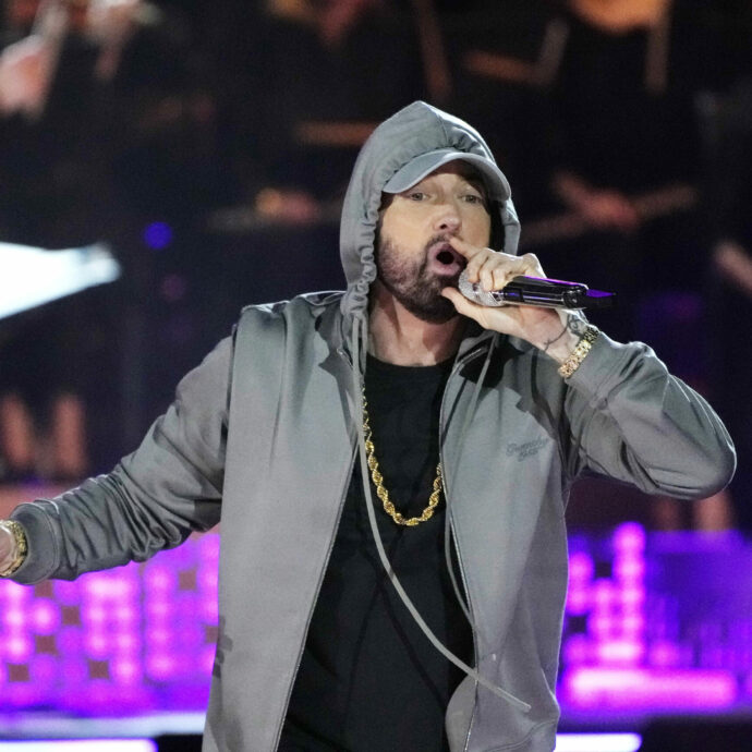 La mamma di Eminem è morta: i rapporti tra madre e figlio erano burrascosi. Il rapper l’aveva attaccata nel 2002 nel brano “Cleaning Out My Closet”