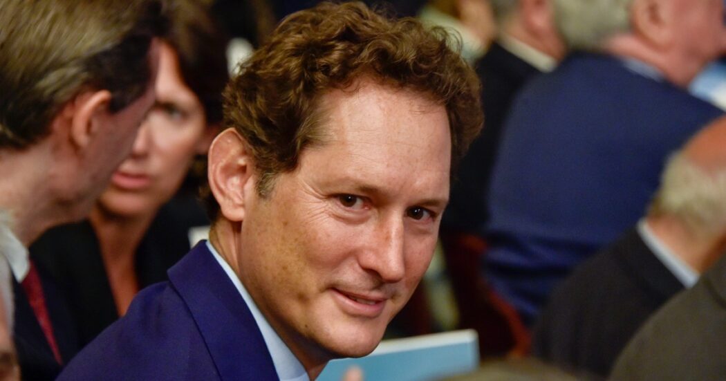 https://st.ilfattoquotidiano.it/wp-content/uploads/2024/12/04/John_Elkann-1-1050x551.jpg