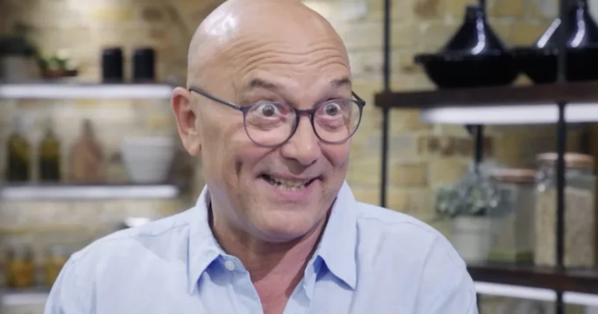 MasterChef UK, Gregg Wallace travolto dagli scandali: “Accusato di molestie sessuali da concorrenti e troupe”. Anche Rod Stewart è furioso. Ecco cos’è successo