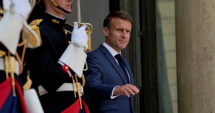 Macron genio dell’Eliseo e gli elogi degli italioti (dai giornaloni a Renzi)