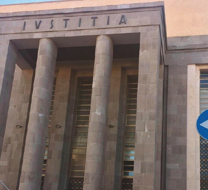 “Il mio vicino ha parcheggiato sul mio vialetto, allora gli ho riempito l’auto di polvere”: la lite finisce in tribunale