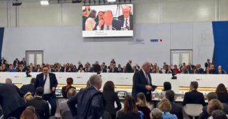 Copertina di Lavrov parla all’Osce, diversi delegati si alzano e lasciano la sala: il video della contestazione al ministro degli Esteri russo