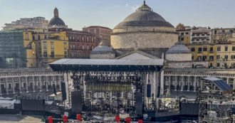 Copertina di X Factor 2024 – La Finale a Napoli per la prima volta in piazza del Plebiscito: ecco le foto