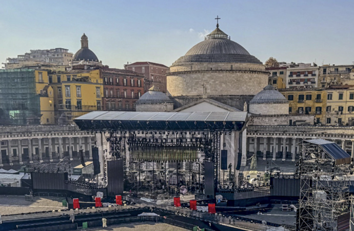 X Factor accende piazza del Plebiscito e la rabbia di noi napoletani. Sindaco Manfredi: pietà