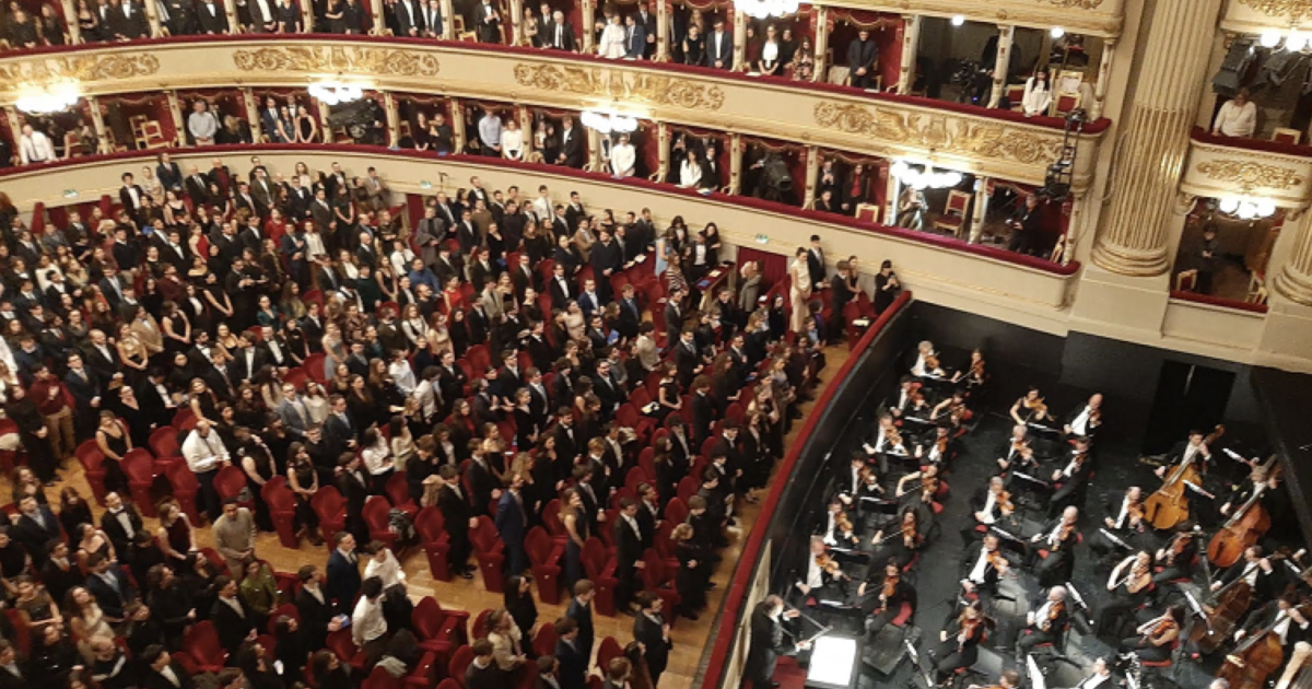 Poco più di vent’anni e una serata da passare alla Primina del Teatro alla Scala: com’è andata e perché ne è valsa la pena