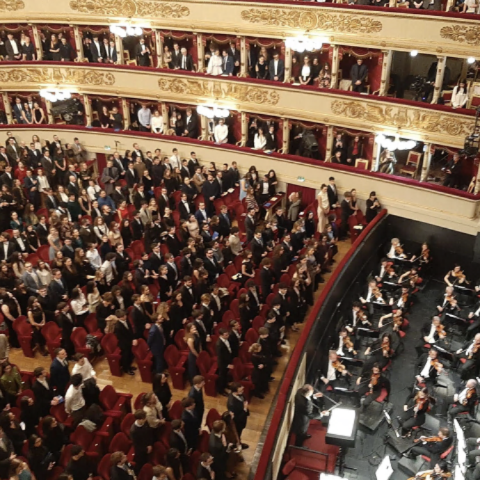 Poco più di vent’anni e una serata da passare alla Primina del Teatro alla Scala: com’è andata e perché ne è valsa la pena