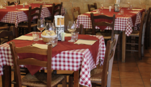 Copertina di “Un tavolo da 12 non si è presentato, ci siamo sentiti presi in giro. È buona norma chiamare per disdire”: lo sfogo social del proprietario di una osteria
