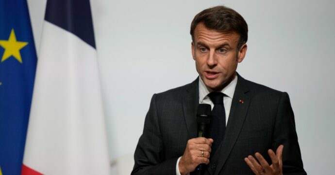 Per Macron l’Africa ha “dimenticato di dire grazie” alla Francia: parole che non passano