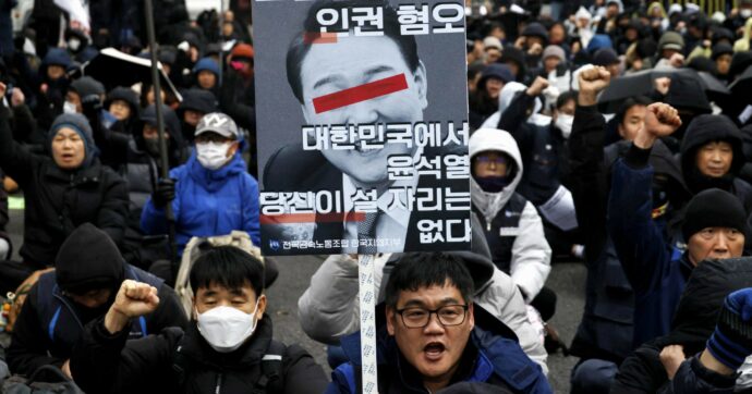 Opposizione dura: impeachment  e inchiesta su Yoon