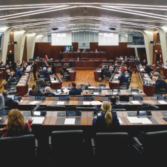 Copertina di Regioni: la vera autonomia è  non fare nulla