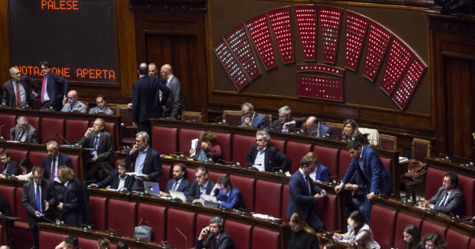 DL Fisco, oggi il via libera finale. Più soldi ai partiti e rinvio degli acconti partite Iva. La Lega vuole una nuova maxi rottamazione