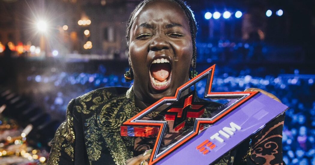 “Dopo la vittoria a X Factor 2024 mamma sembrava ubriaca fradicia per la felicità, saltellava. Io sono caduta sul palco per l’adrenalina”: lo rivela Mimì