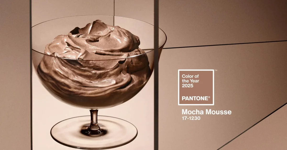 Il Mocha Mousse è il colore Pantone del 2025: ecco cos’è il marrone “budino al caffè” che ispira lusso e riflette il bisogno di “piaceri semplici”