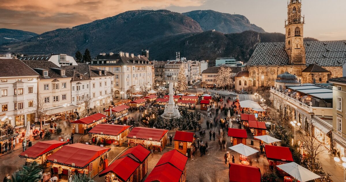 I Mercatini di Natale 2024: la magia di Bolzano e dell’Alto Adige (ma non solo). Le mete da scoprire e le date da segnare sul calendario