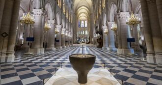 Copertina di Francia, Macron mette da parte la crisi politica e si affida all’inaugurazione di Notre-Dame per un rilancio di immagine