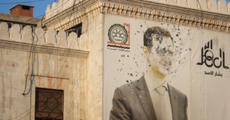 Copertina di Assad sta perdendo il controllo della Siria? Islamisti diretti a Homs e Damasco, rivolte al Sud e i curdi conquistano la strategica Deir Ezzor