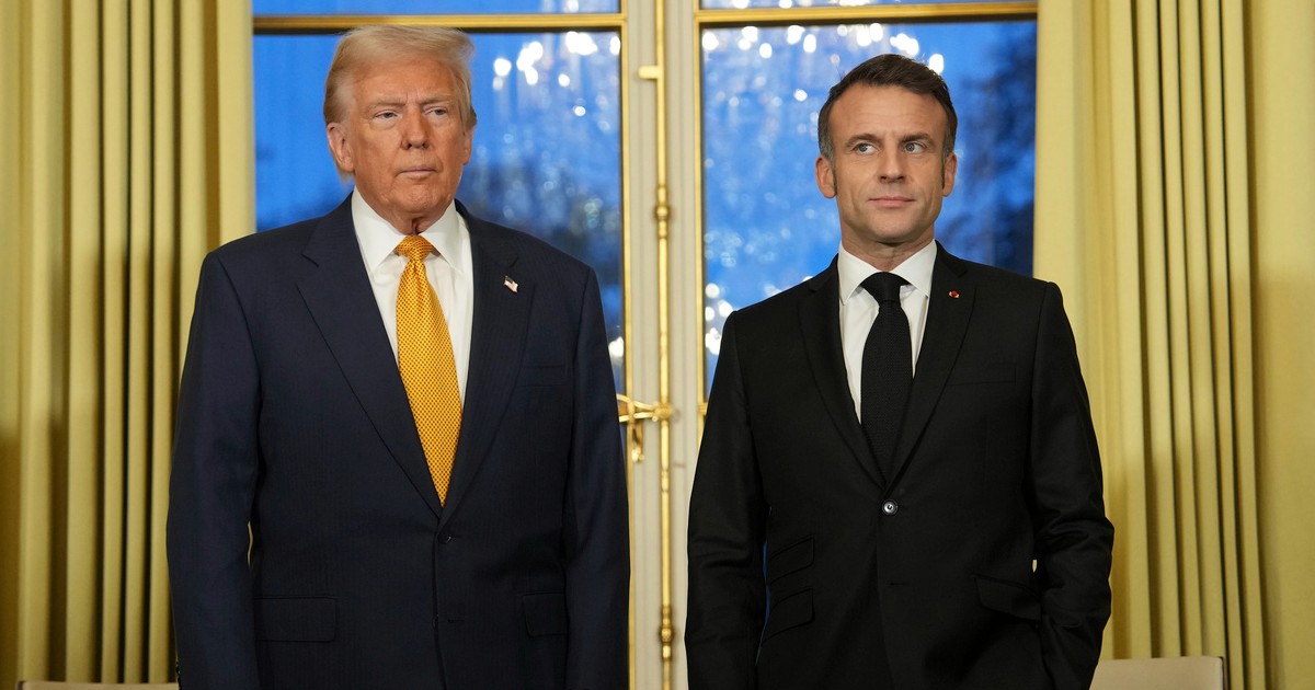Trump irride Macron: “Maltrattato dalla moglie Brigitte”. Il presidente francese s’infuria: “Non merita una risposta”