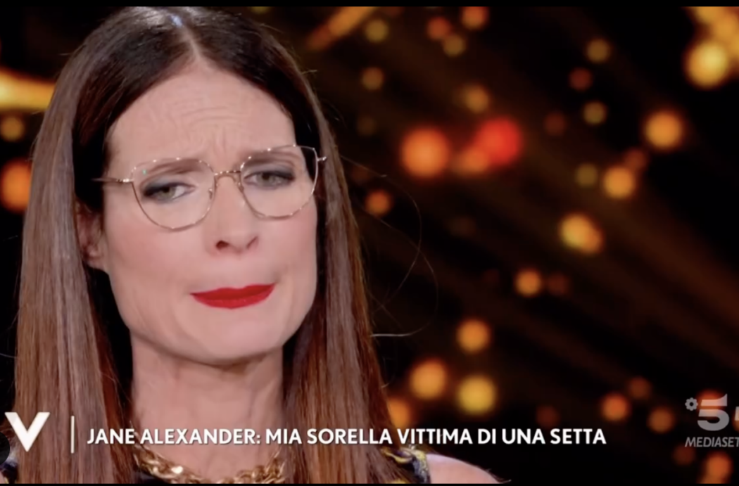 Jane Alexander piange a Verissimo: “Mia sorella è morta di cancro, entrò in una setta. La convinsero che gli alieni l’avrebbero guarita. Sono stata orribile”