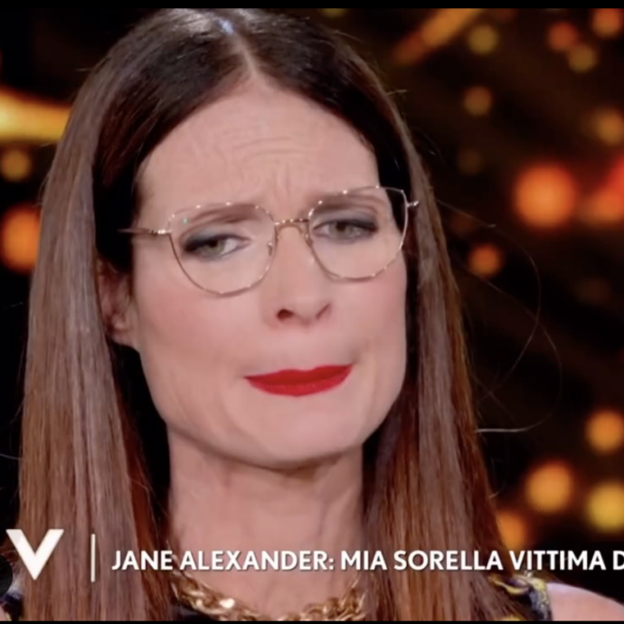 Jane Alexander piange a Verissimo: “Mia sorella è morta di cancro, entrò in una setta. La convinsero che gli alieni l’avrebbero guarita. Sono stata orribile”