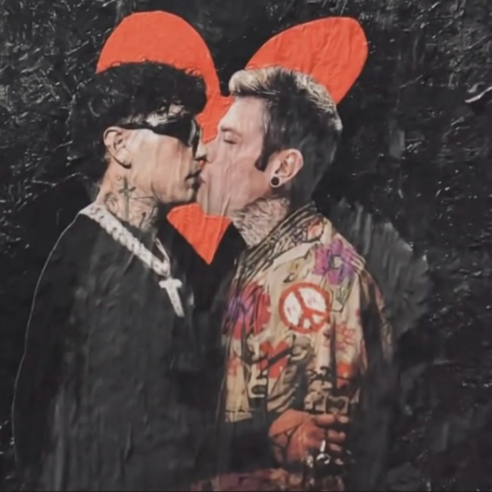 Fedez e Tony Effe si baciano e fanno la pace prima del Festival di Sanremo 2025: ma è solo un’opera d’arte