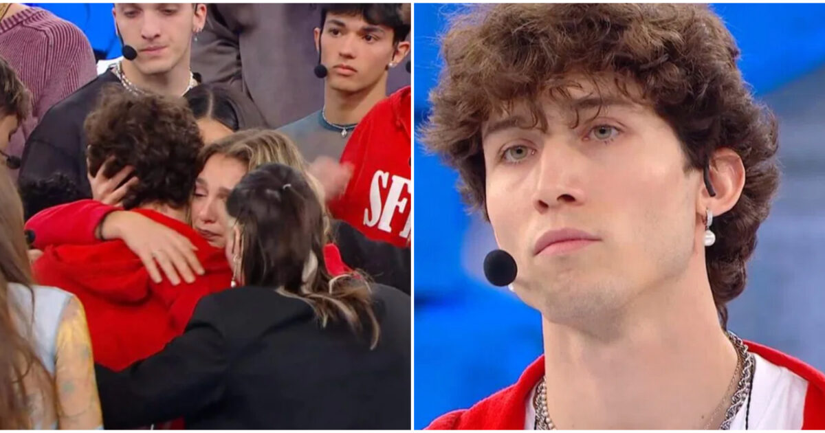 Amici 24, Diego Lazzari eliminato si commuove con i compagni. Maria De Filippi: “Abbassiamo i microfoni perché magari vogliono dirsi qualcosa di particolare”