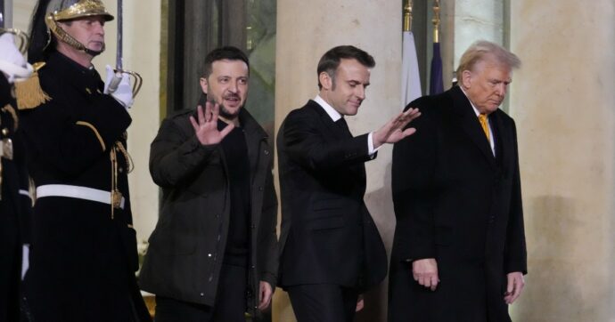 Trump: “Zelensky vuole un accordo per la pace. Conosco bene Putin, è ora di agire”. Mosca: “Kiev cancelli il divieto a negoziare”