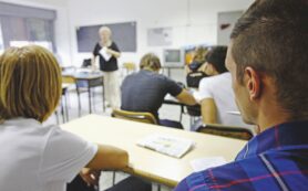 Copertina di Quanto guadagnano i presidi italiani? Più del doppio rispetto ai docenti. Perché nel resto d’Europa non è così